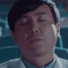 沈腾 抬头 嗯 眨眼