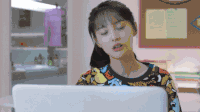 soogif soogif出品 郑爽 微微一笑很倾城 电视剧 烦躁 无奈