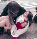 美女 晕倒 帅哥 抱起