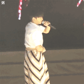 帥哥 唱歌 舞臺(tái) 表演