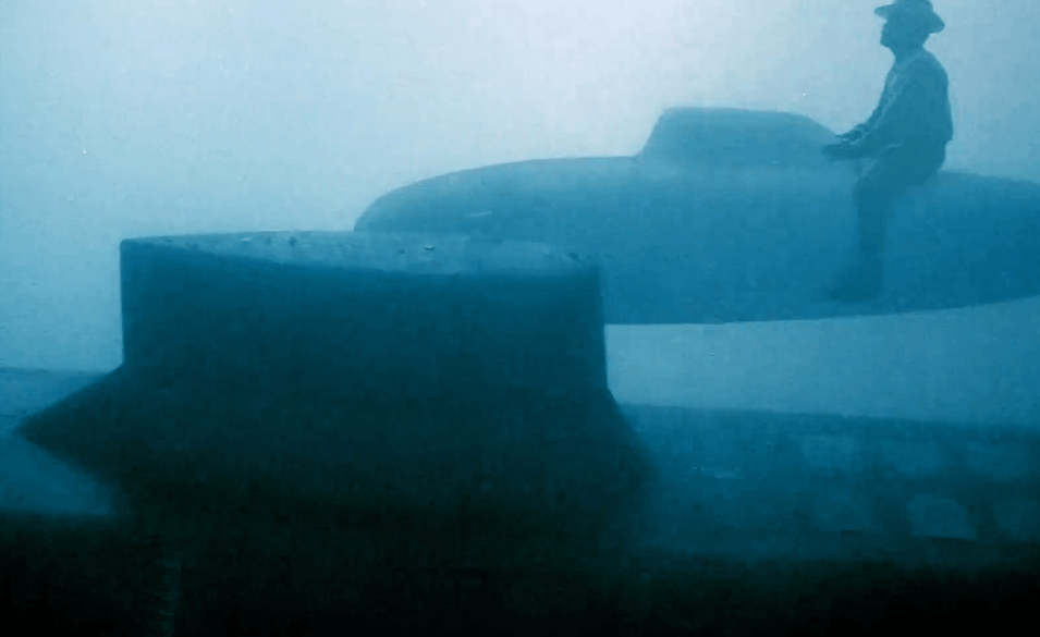 Coldplay MV UpUp 创意 海底 潜水艇 骑