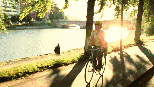 夕阳 日剧 海鸥食堂 片桐入 绿 自行车 芬兰 赫尔辛基 骑车 河岸