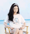 美女 拍照 白T恤