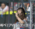 日本 女孩 唱歌 比划