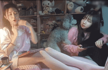 美女 小狗 可愛 長頭發(fā)