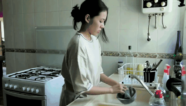 美女 洗碗 厨房 水龙头