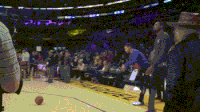NBA 篮球 踢球 很多人