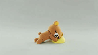 小熊 棕色 黄枕头 可爱