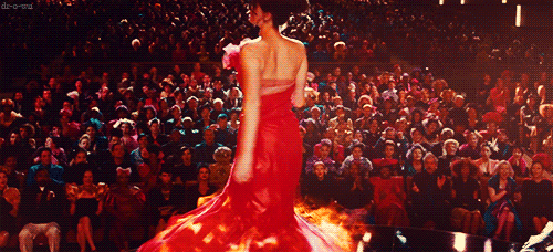 詹妮弗 红裙 旋转 火焰