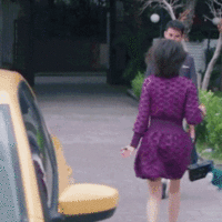 紫色裙子 奔跑 抱起来 转圈