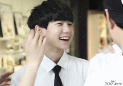 王源 帅气 可爱 笑容
