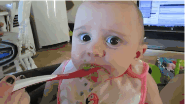 宝宝 吃东西 牛油果  不好吃 可爱