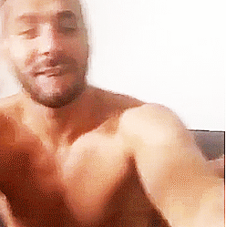 肌肉男 萌娃 微笑 温馨