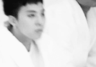 G-Dragon 睡衣 黑白 观看