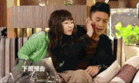 沙发 男人 美女 打电话
