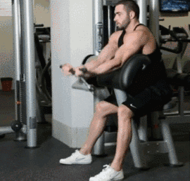 肌肉男 健身 练臂力 健身器