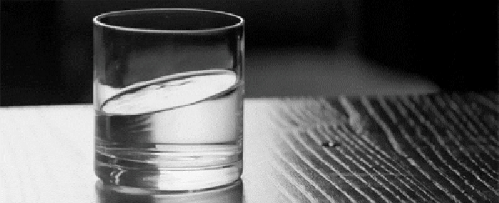 水杯 玻璃 倾斜 透明