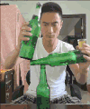 逗比男 酒瓶 厉害 搞笑