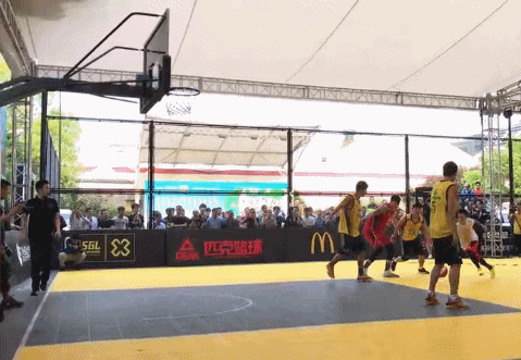 运动员 投篮 跳跃 比赛