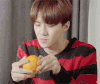 EXO 吴世勋 水果 剥橙子 认真 帅气 型男范
