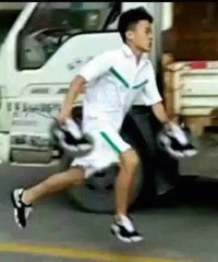 奔跑 送货 飞速 小哥