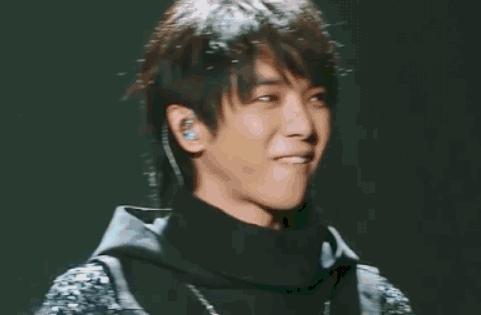 抖胸GIF动态图_抖胸表情包_抖胸GIF动图-SOO