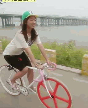 朴信惠 单车 马路 女神