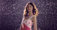美女 笑容 卷发  转身