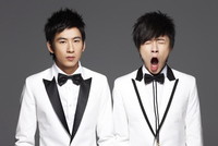 帅哥儿 张大嘴 闭眼睛 领带结