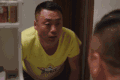 宋晓峰 黄衣服 喘粗气 累了 照镜子