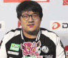 眼镜男 胖乎乎 采访 话筒