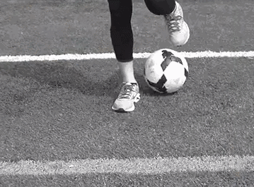 球场 足球 球技 脚尖环绕触球