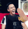 陈伟霆 大笑 翘脚 张大嘴