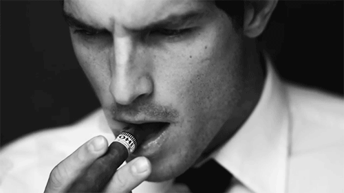 黑白 抽烟 胡子拉碴 雪茄