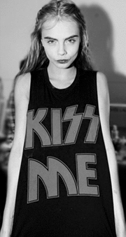 卡拉·迪瓦伊 模特 垃圾 摄影 黑色和白色 吻 时尚 演员 吻我 麦考利·卡尔金