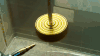 磁铁 magnets 吸住 粘