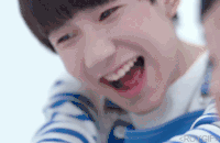王源 tfboys 开心 傻笑 欢乐 阳光 背带裤 可爱 明星爱豆