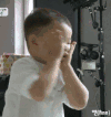 萌娃  可爱  捂脸  转身  搞笑  卖萌