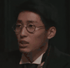 窦骁 帅气 眼镜 交谈
