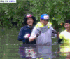 水里 绿叶 站起来 回头