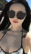 美女 戴墨镜 泳衣 挡紫外线