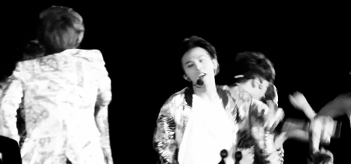 G-Dragon 跳舞 黑白 嘚瑟
