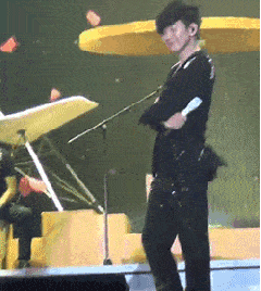 帥哥 舞臺 扭屁股 可愛