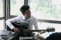 黄轩 弹吉他 微笑