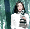 joy red velvet 奖杯 领奖 高兴
