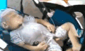 萌娃 尿醒 睡觉 可爱