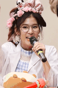 美女 开心 笑容 话筒