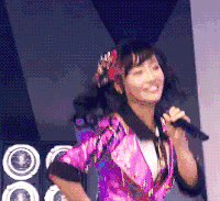 女孩 跳舞 活泼 唱歌