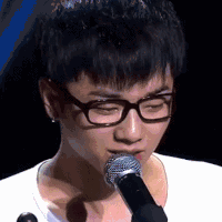 华晨宇 唱歌 戴眼镜 青涩