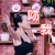 吻我 张开手臂 黑色衣服 盘子